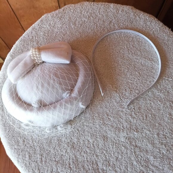 Zivyes Fascinators White Felt Now Beads Net Derby Tea Hat Clip Band New - Picture 2 of 5